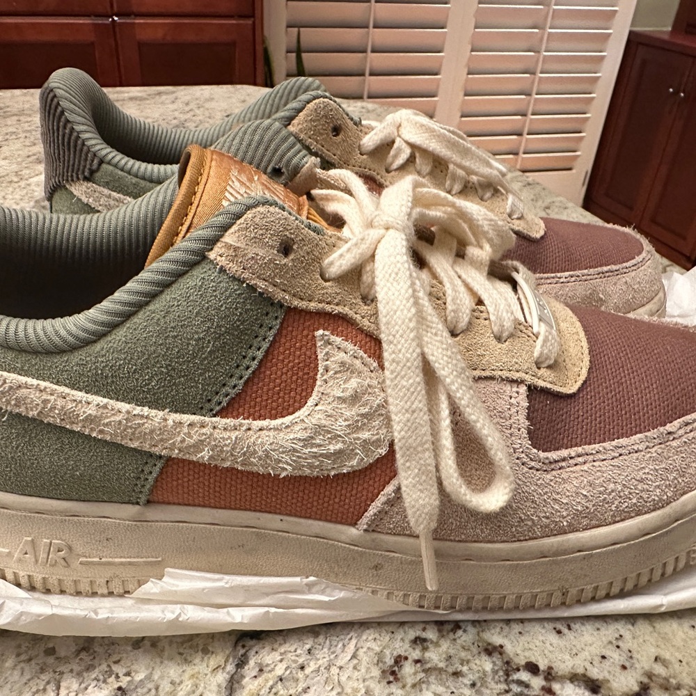 Women Air Force 1 ‘07 LX US 7.5